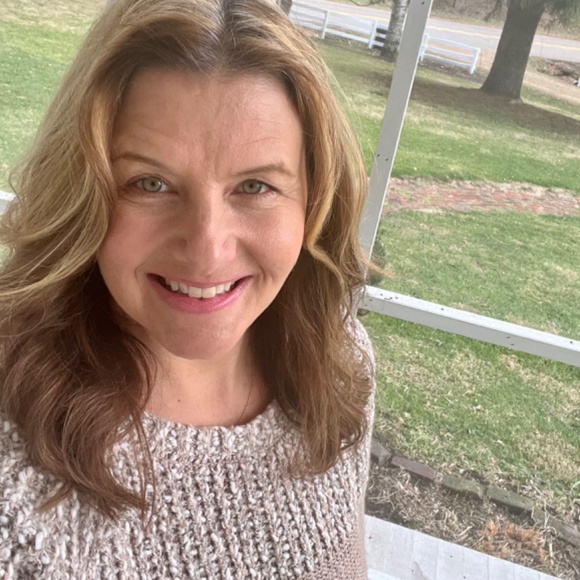 Hello! Welcome to my Closet! - Picture 8 of 9